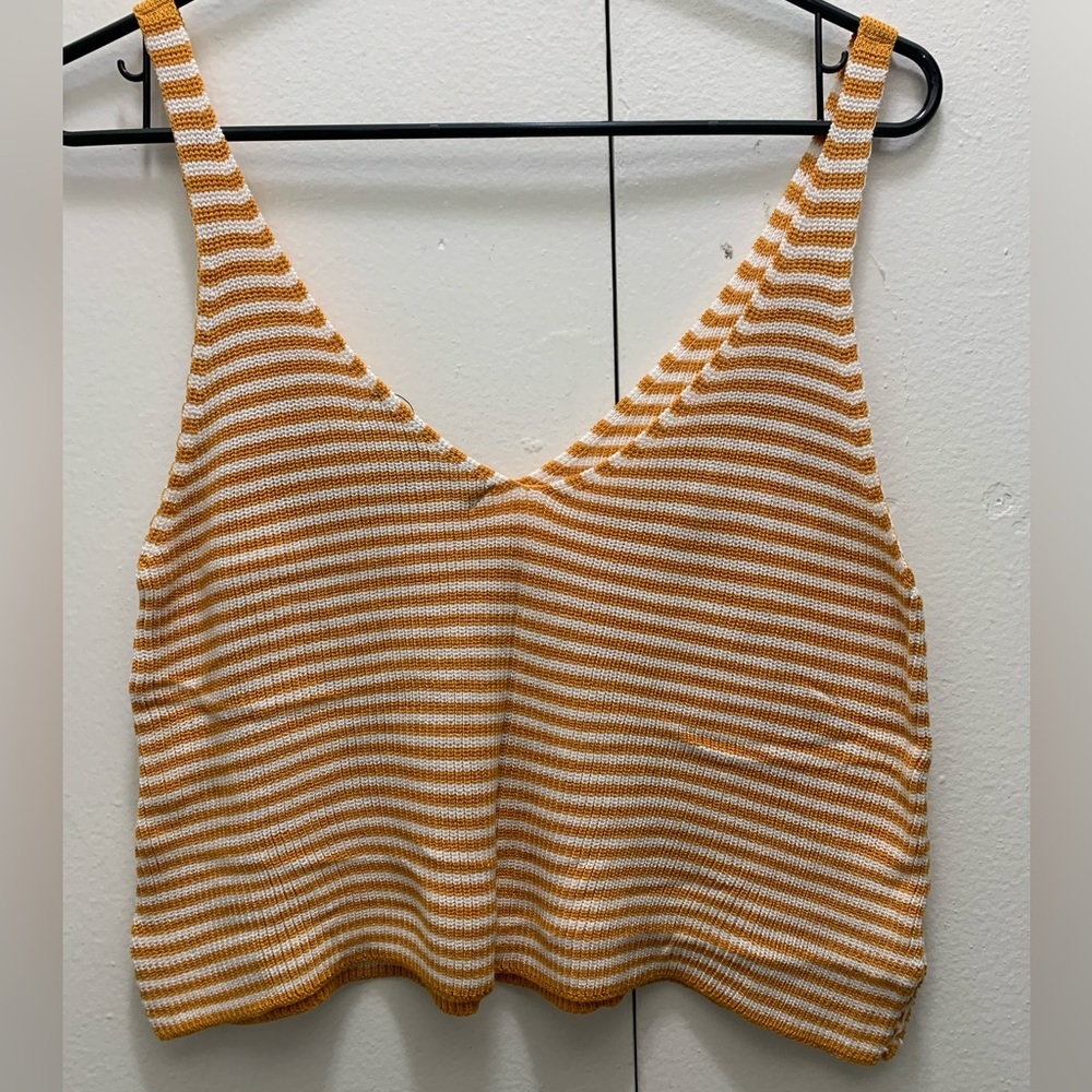 Forever 21 Women’s crochet crop top size: M